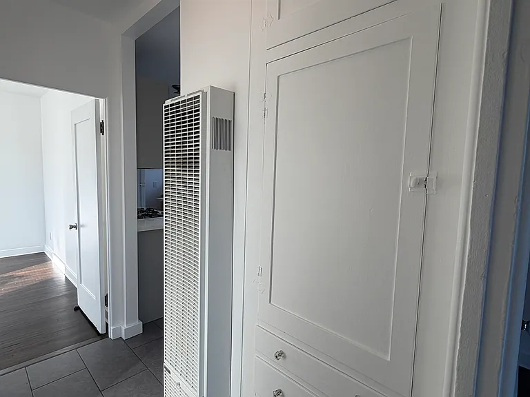 8416 1/2 Victoria Ave — Photo 7