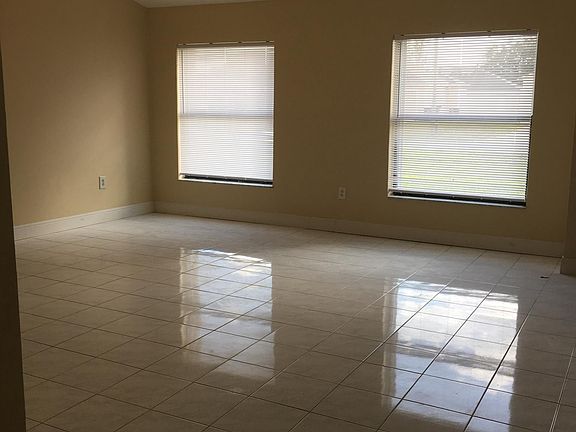 3rd image of 752 Caribou Dr