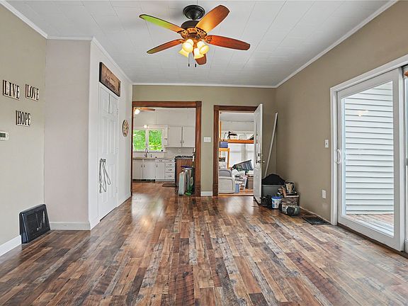 4th image of 106 3rd Ave E
