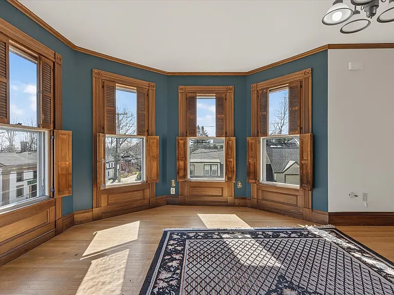 31 Franklin St #B — Photo 2