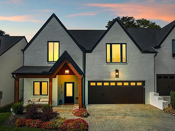 3rd image of 521 Brunello Way
