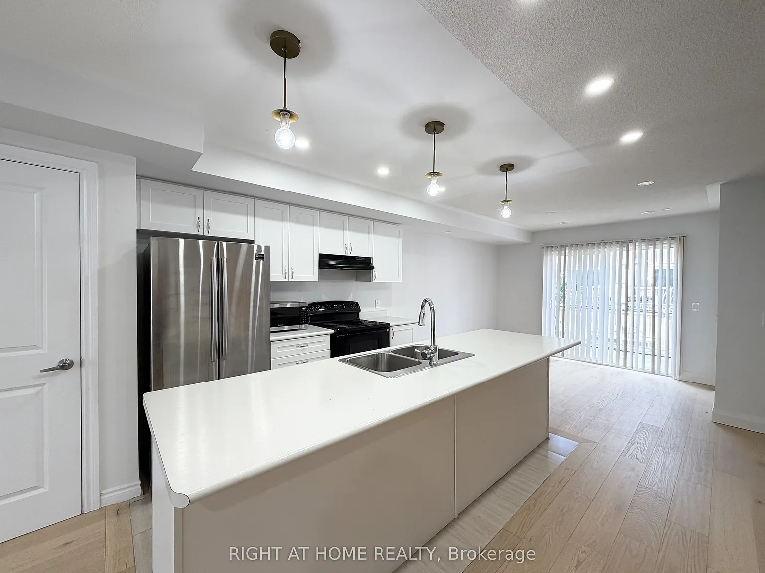 2 bed, $2,450 — Photo 3