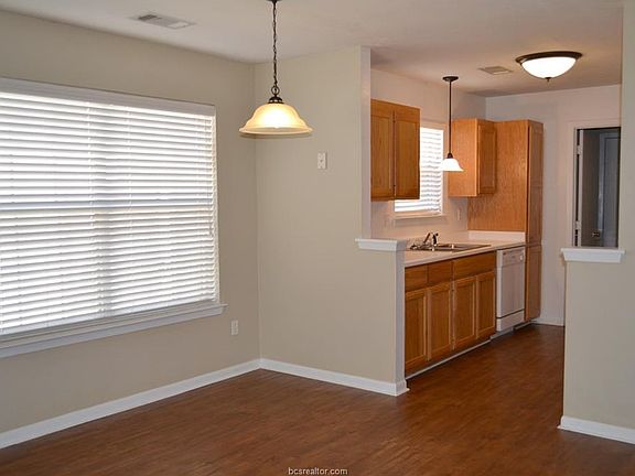 3rd image of 2511 Ashford Dr
