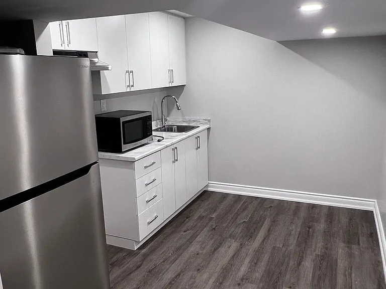 600 Boyd Ln — Photo 3