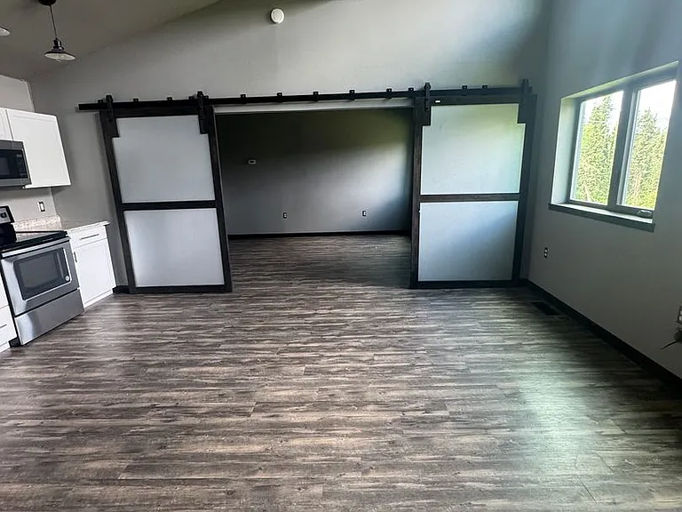 933 Lincolnwood Dr — Photo 3