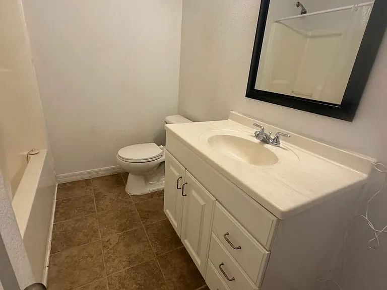 330 Porter Ave #C — Photo 5