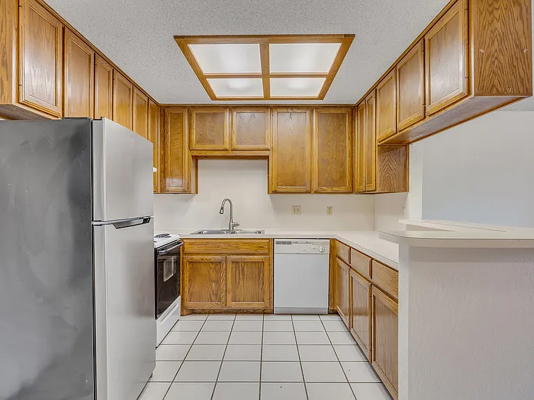 3003 W Slaughter Ln #B — Photo 12