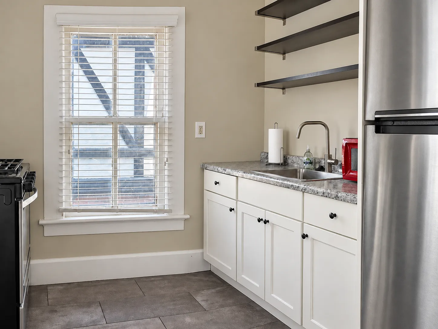 2 bed, 1.5 bath, 980 sqft, $1,050 — Photo 2