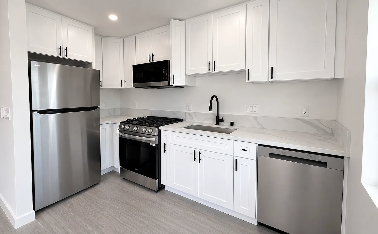 4134 Swift Ave — Photo 2