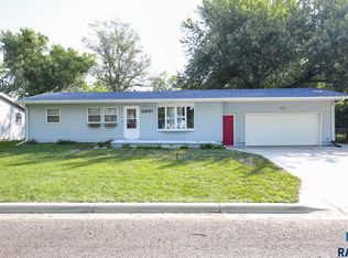 2200 E Sylvan Cir, Brandon, SD 57005