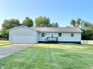 655 William Dr, Knoxville, IL 61448
