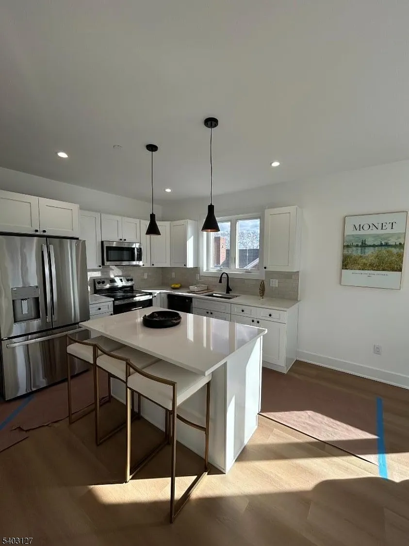 Building Photo - 1225 Morris Ave #101-304