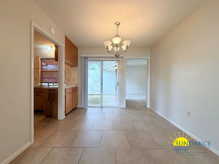 11 Oak Ln — Photo 4