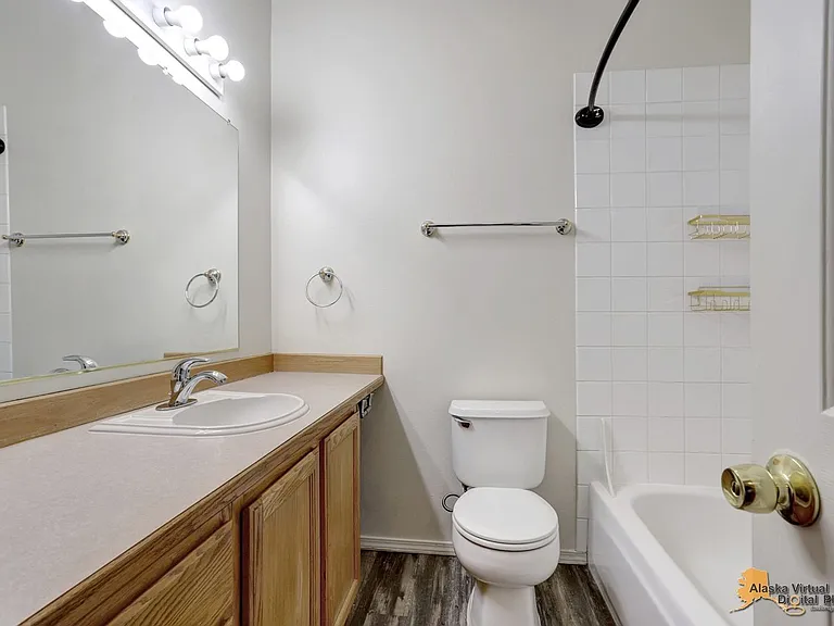 1105 W 34th Ave — Photo 13