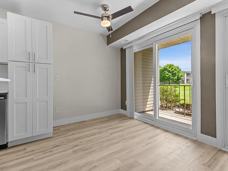 Sunnymede Apartments - Troy, MI — Photo 14
