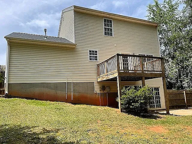 3 bed, 2.5 bath, 3100 sqft, $2,250 — Photo 2