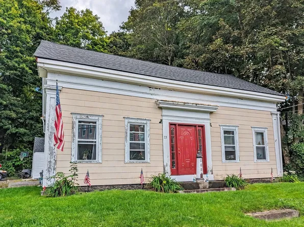 23 North St, Douglas, MA 01516