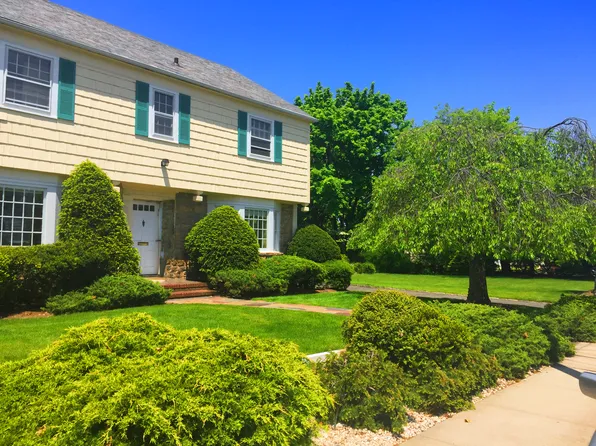 988 Allen Ln, Woodmere, NY 11598