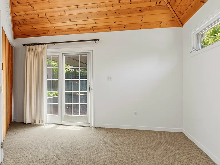 1825 White Oak Dr — Photo 24