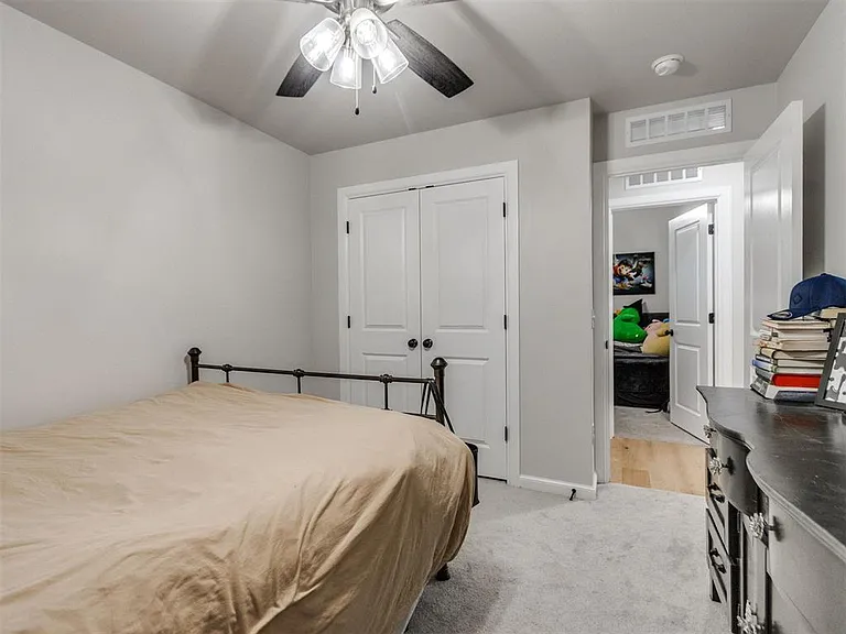 10516 NW 33rd Pl — Photo 15