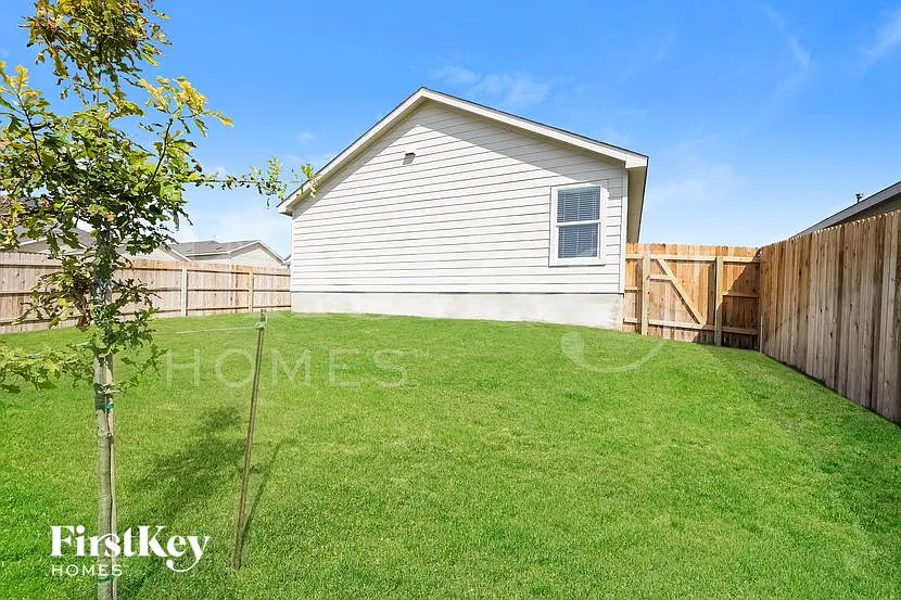 3 bed, 2.0 bath, 1440 sqft, $1,500 — Photo 2