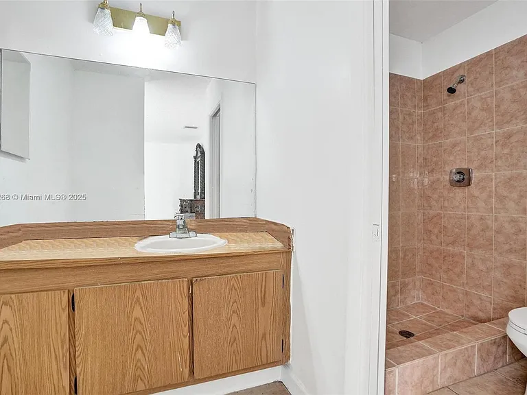 1233 Hampton Blvd — Photo 25