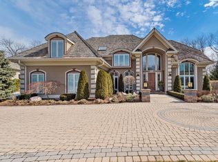 8269 Greystone Ct, Burr Ridge, IL 60527