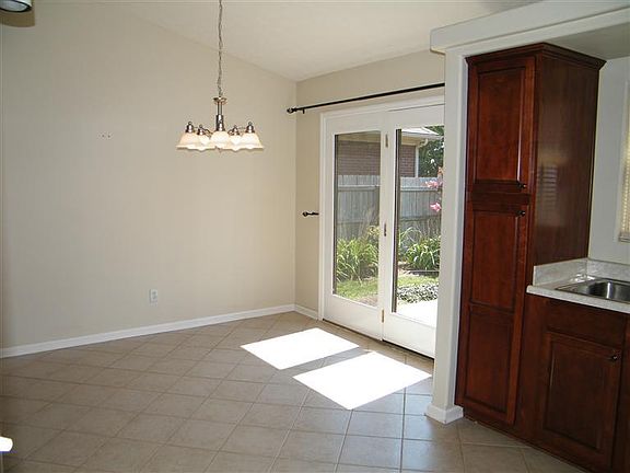 5th image of 2704 Whiteberry Dr
