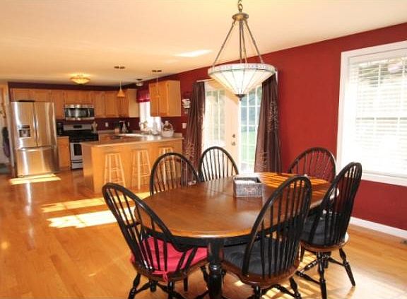 4th image of 7 Sunflower Ln