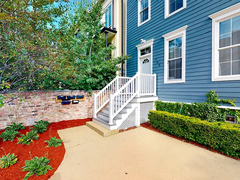 700 W Schubert Ave #1R — Photo 1