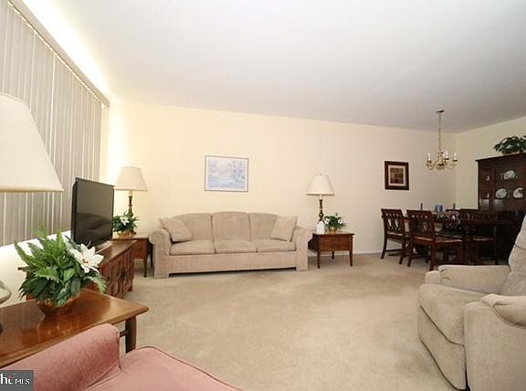 5th image of 11939 Alberta Dr