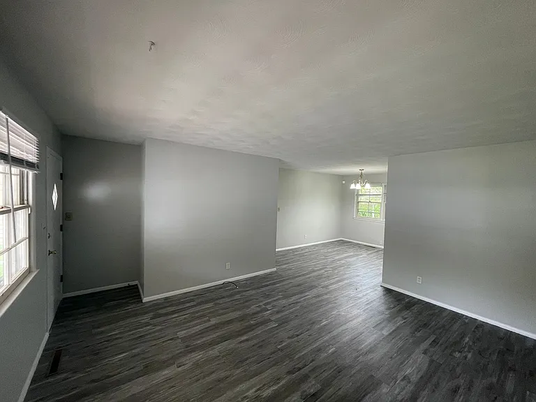 2221 S Virginia Ave — Photo 6