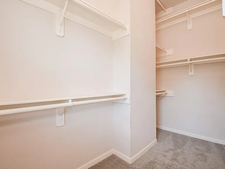 1813 Gillette St — Photo 17