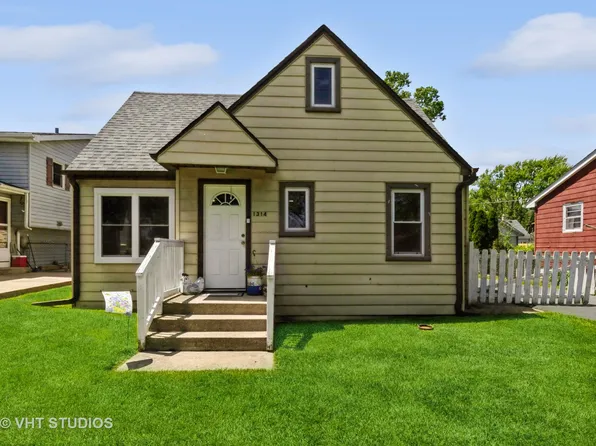 1314 Woodridge Dr, Round Lake Beach, IL 60073
