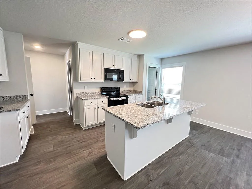 4 bed, 2.5 bath, 2200 sqft, $2,200 — Photo 4