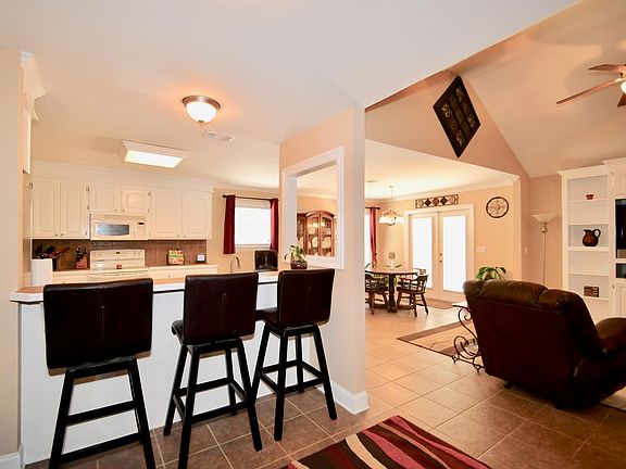 3rd image of 9 Southern Oaks Dr
