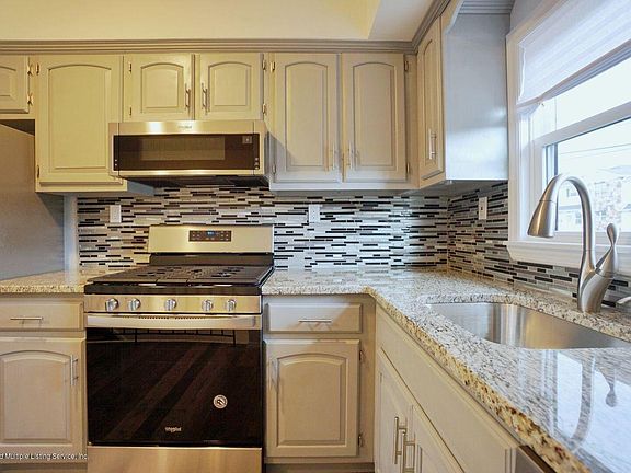 5th image of 33B Bradley Ct