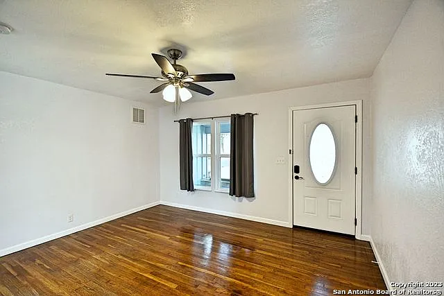 571 W Merriweather St — Photo 8