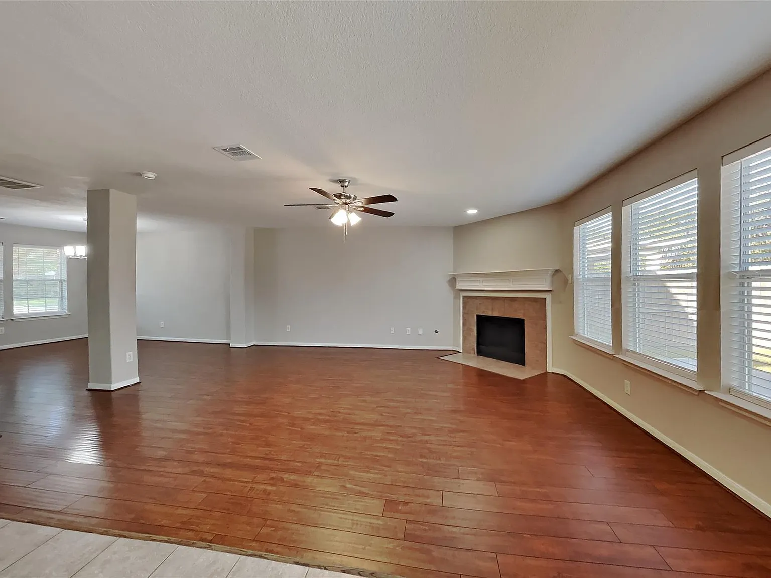 3 bed, 2.5 bath, 2310 sqft, $2,350 — Photo 2