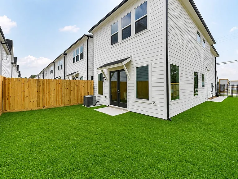 5630 Balbo St — Photo 41