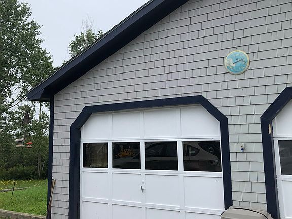 Front garage, 2 car