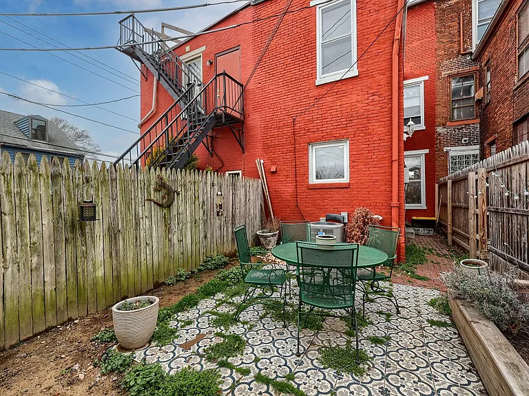 207 Calder St — Photo 24