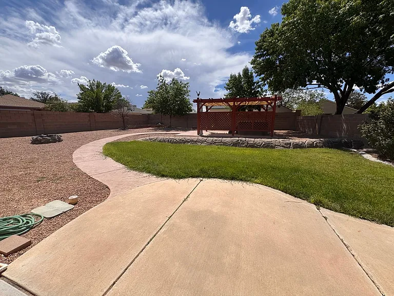 9701 Tapatio Dr NW — Photo 29