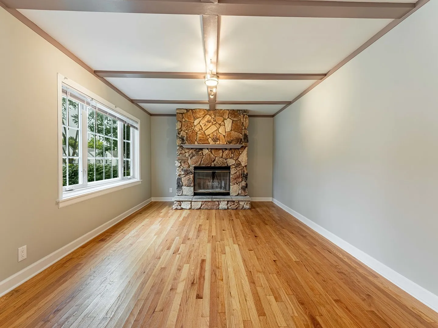 3 bed, 1759 sqft, $3,000 — Photo 2
