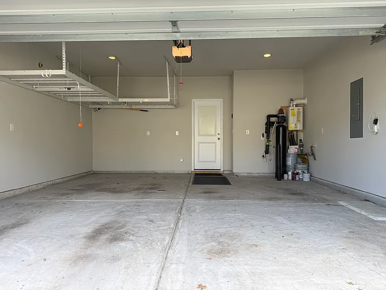 3931 Lake Breeze Dr — Photo 24