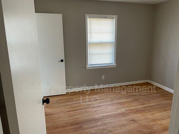 4th image of 3558 Hallbrook St