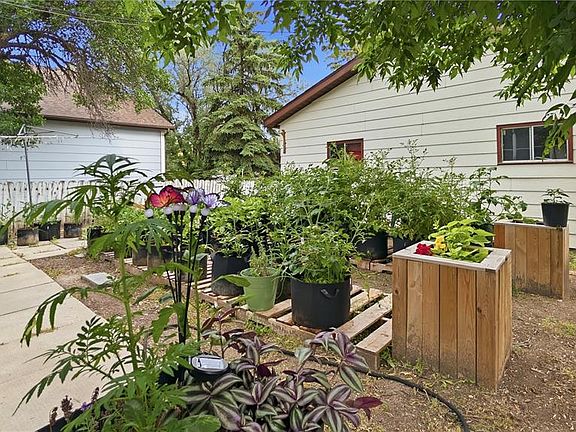 4th image of 202 2nd AVENUE E