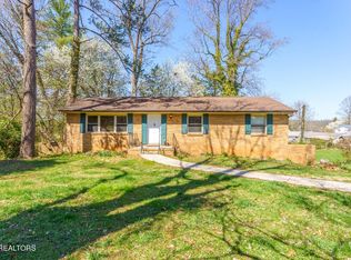 111 Cumberland View Dr, Oak Ridge, TN 37830