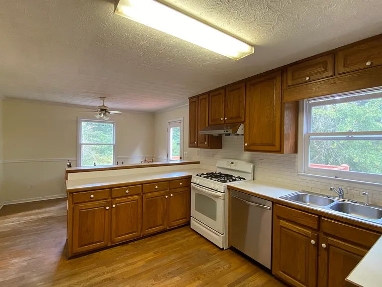 1188 Westchester Dr — Photo 21