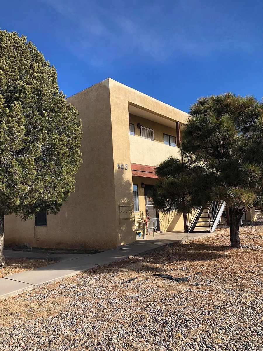 Building Photo - 905 Nakomis Dr NE #3